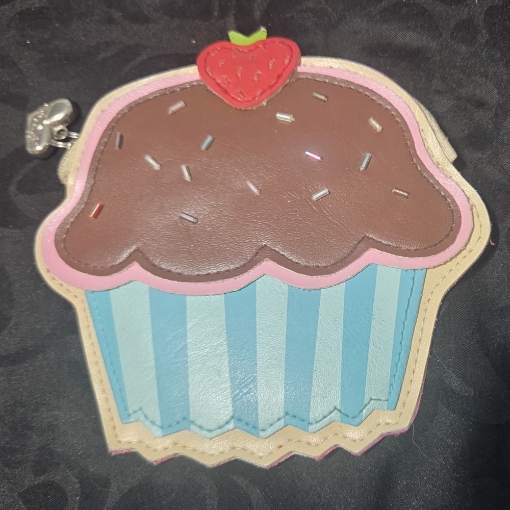 Charming Cupcake Wallet with Chocolate Top